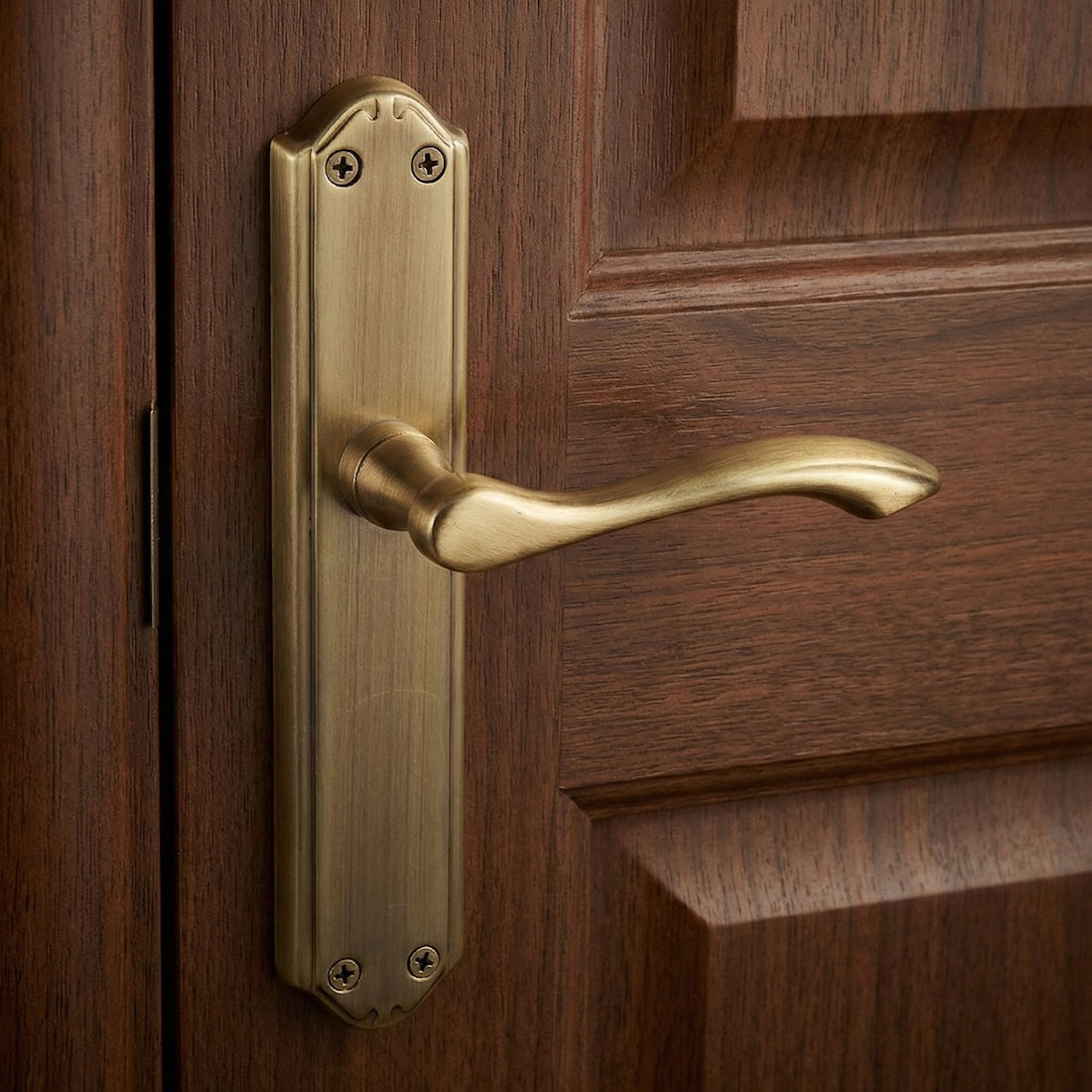 Manilla rústica modelo '341' acabado cuero con placa oval de zamak para puertas