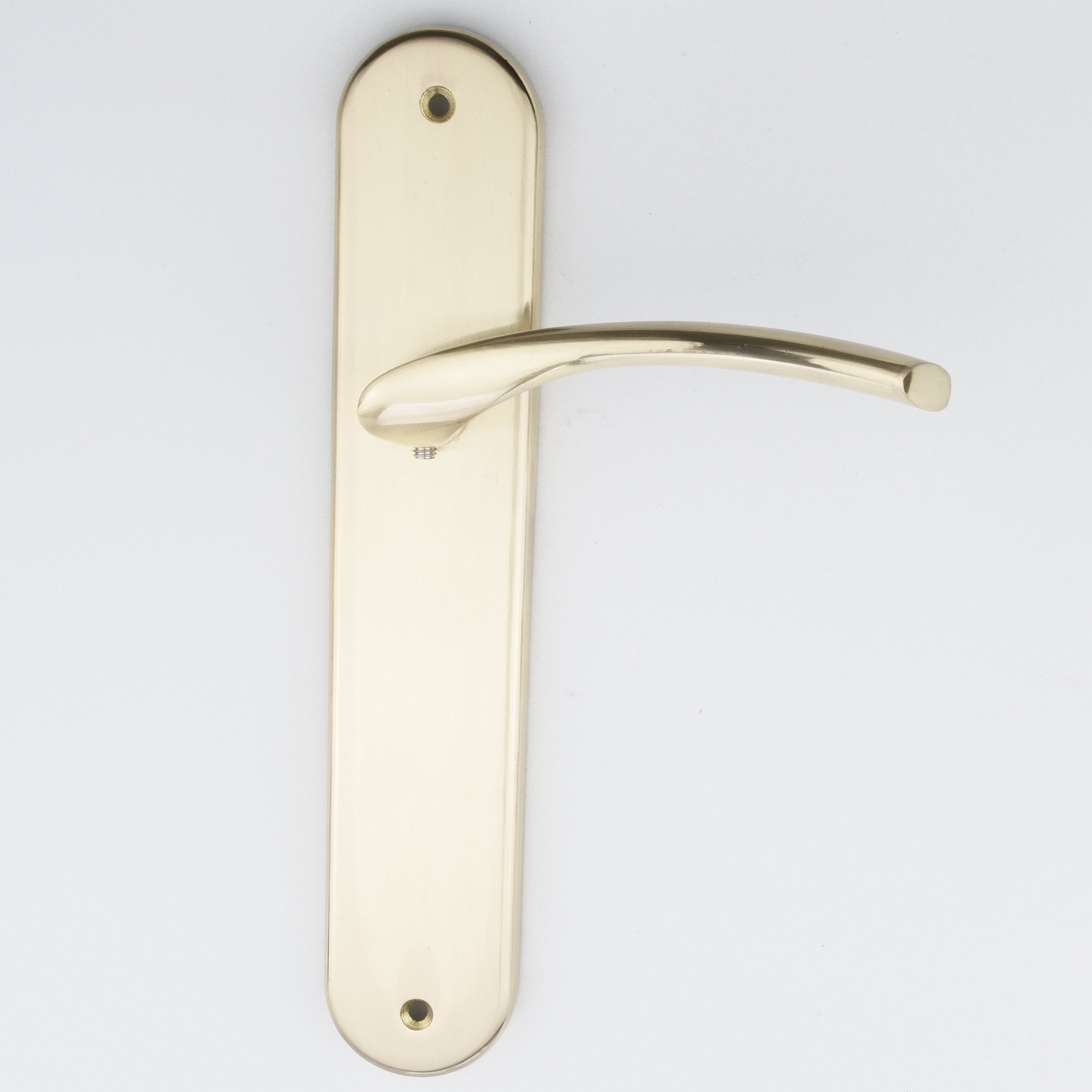 Manilla de zamak modelo '556' con placa ovalada en acabado dorado satinado para puertas
