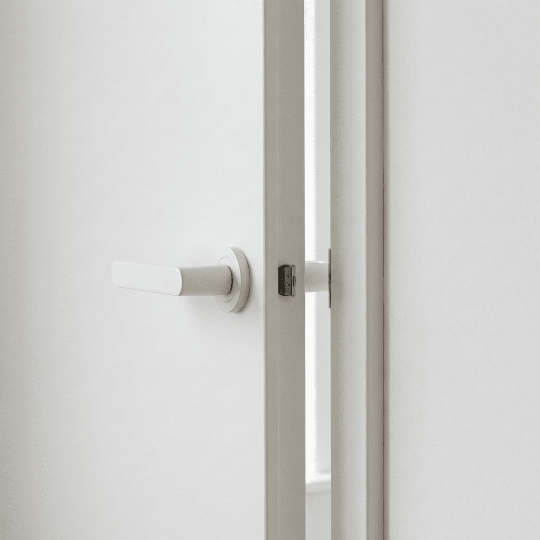 Manilla roseta redonda en Aluminio R-210 blanca