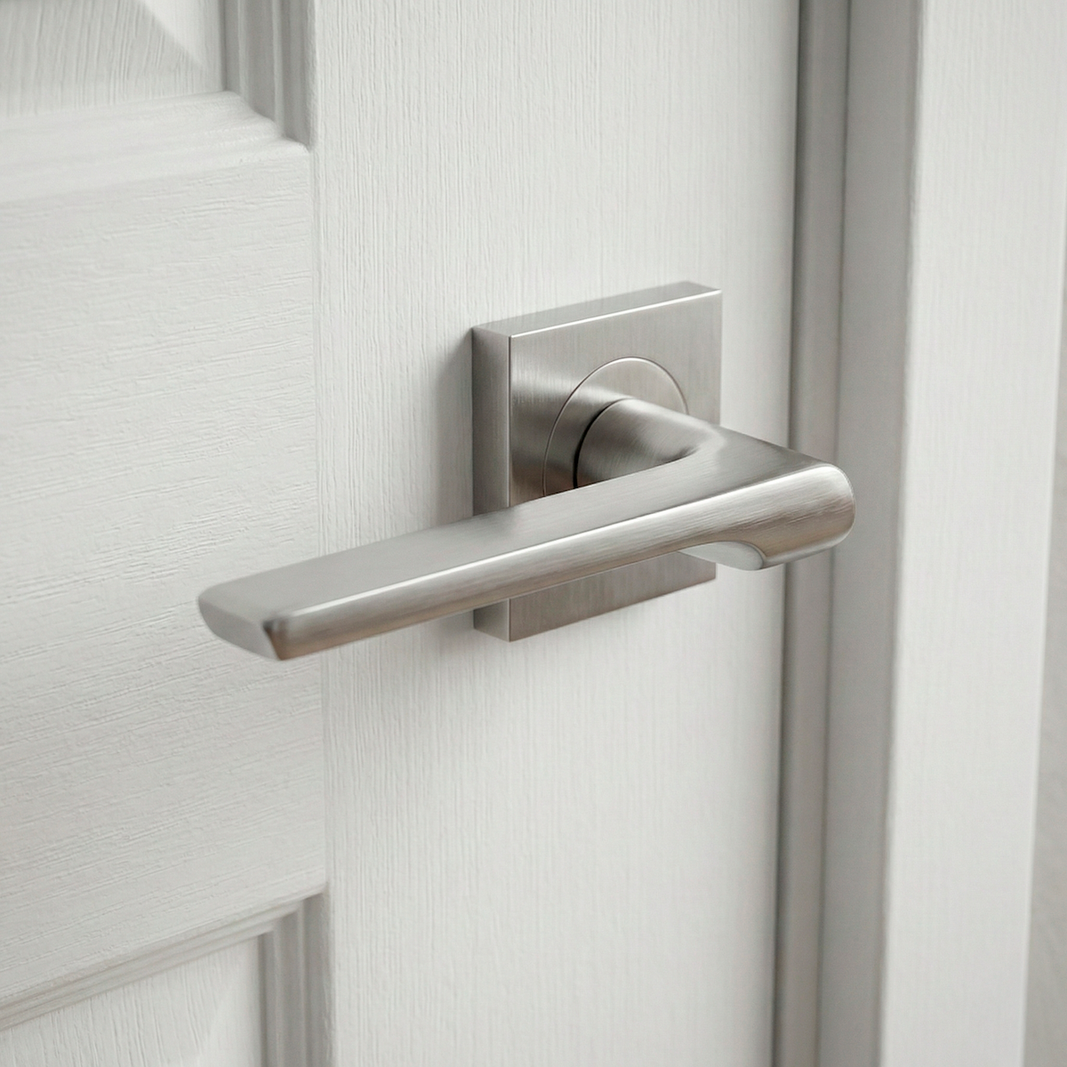 Manilla '559' de aluminio roseta cuadrada para puertas acabado níquel satinado