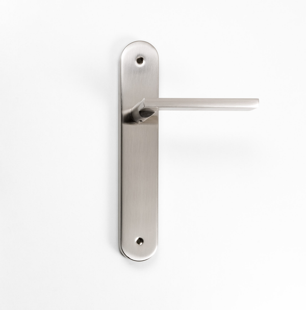 Manillas con placa para puertas