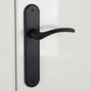 Manilla modelo '1027' con placa ovalada negra de zamak para puertas