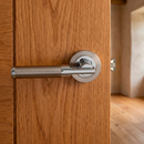 Manilla Taranis para puertas con roseta redonda de aluminio