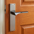 Manilla modelo '748' de zamak con placa rectangular acabado níquel satinado y grafito para puertas