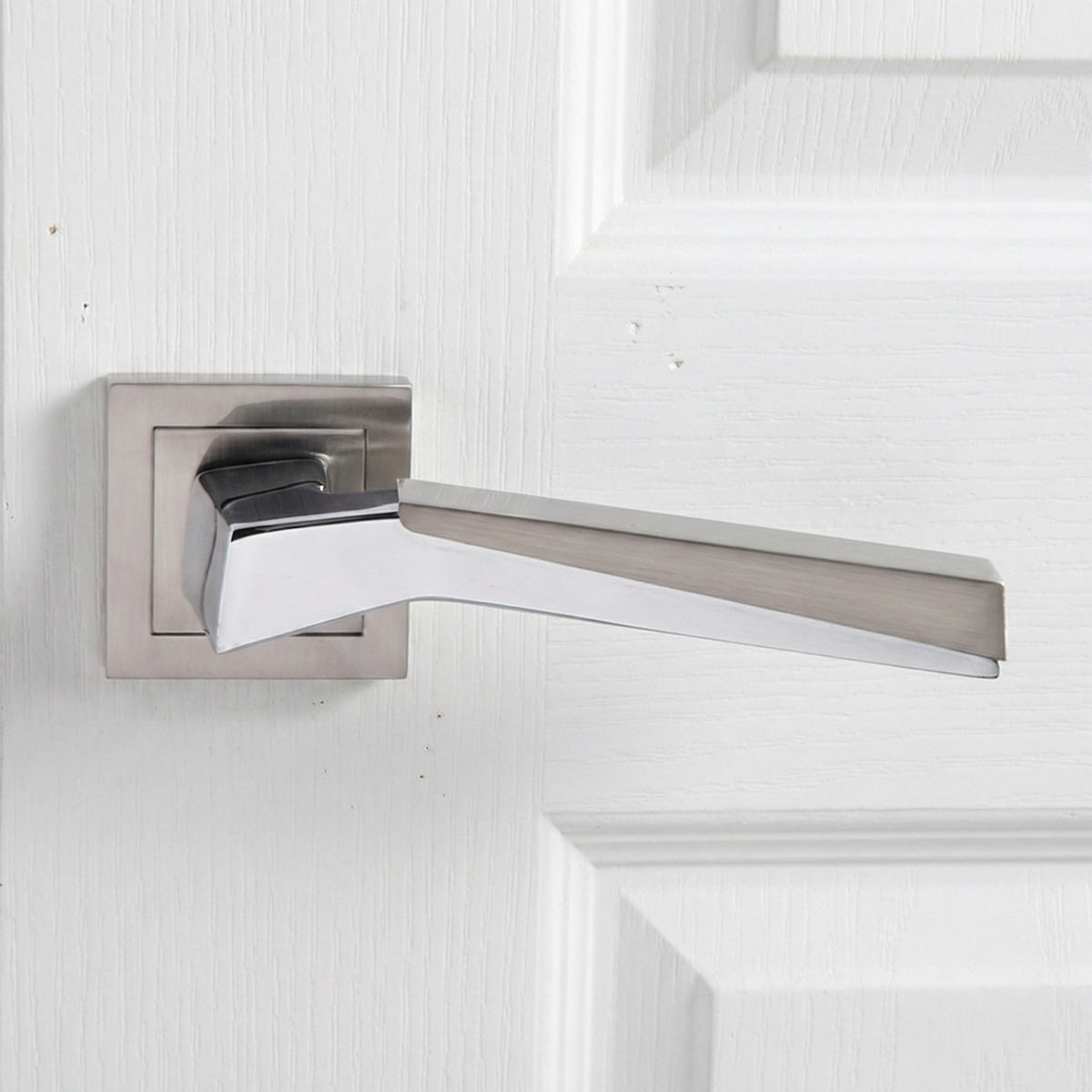Manilla modelo '120' de zamak con Roseta Cuadrada acabado bicolor para puertas