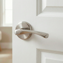 Manilla modelo 'ARI130' de aluminio tapa-pomos con roseta redonda para puertas