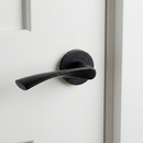 Manilla modelo '130' ola de aluminio con Roseta Redonda acabado negro para puertas