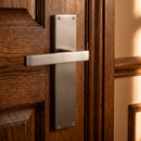 Zamak model '220' handle with rectangular plate finished in graphite for doors 