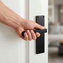 Manilla modelo '220' de zamak con placa rectangular acabado negro para puertas