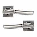 Manilla '230' de ZAMAK con Roseta Cuadrada en acabado níquel combinado para puertas