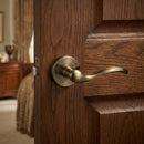 Manilla modelo '3001C' ondulada rústica con roseta redonda en acabado cuero para puertas