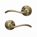 Manilla modelo '3001C' ondulada rústica con roseta redonda en acabado cuero para puertas