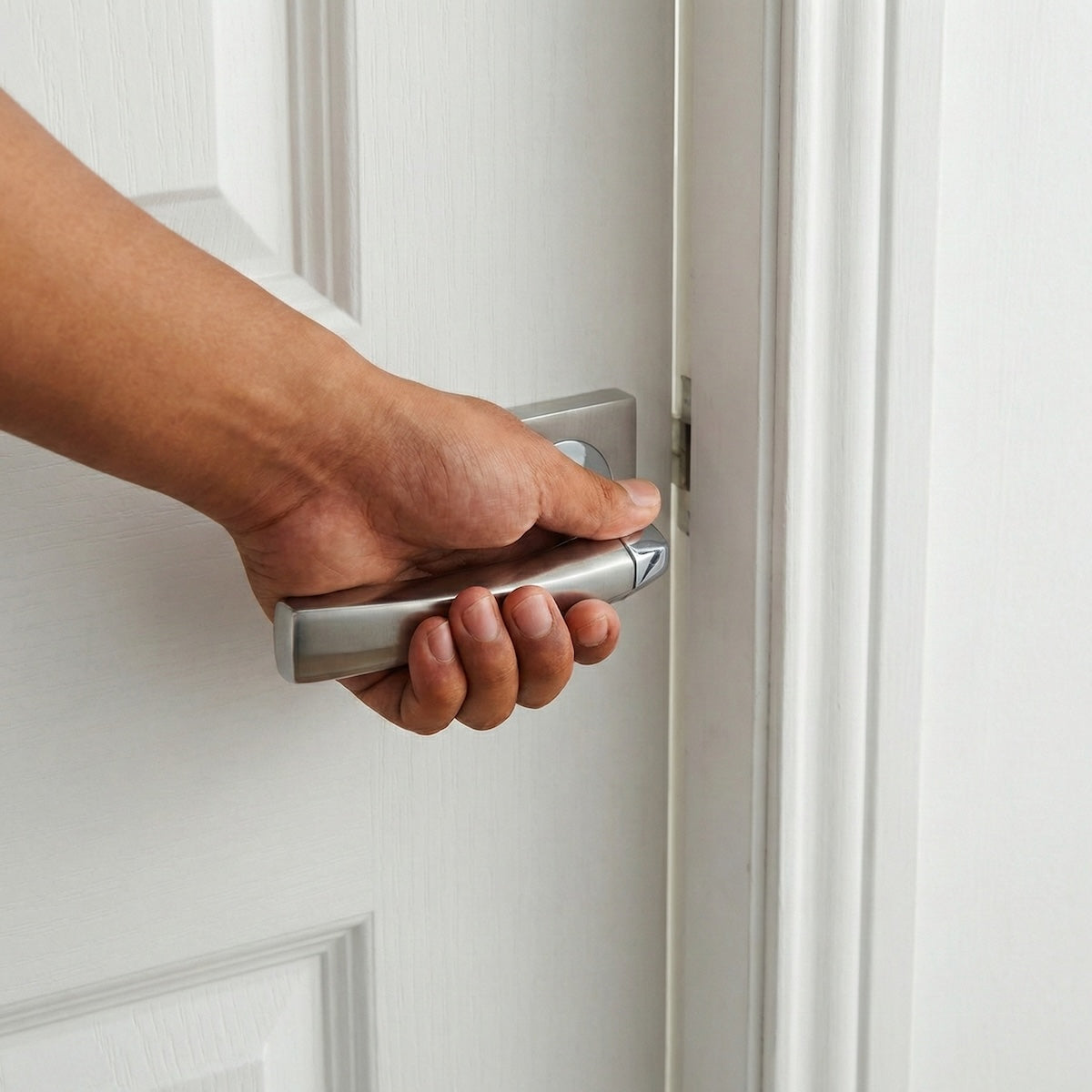 Manilla modelo '320' de zamak para puertas con Roseta Cuadrada en acabado bicolor