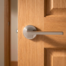 Manilla Lugh con roseta redonda en níquel mate para puertas