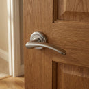 Manilla '333' con Roseta Redonda de zamak en acabado níquel satinado para puertas