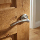 Manilla '333' con Roseta Redonda de zamak en acabado níquel satinado para puertas