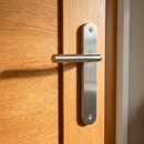 Manilla modelo '403' con placa oval de acero inoxidable para puertas