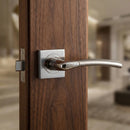 Manilla modelo '430A' de aluminio para puertas en acabado níquel combinado