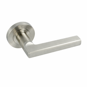 Manilla Rental '530A' roseta redonda de aluminio para puertas acabado níquel satinado