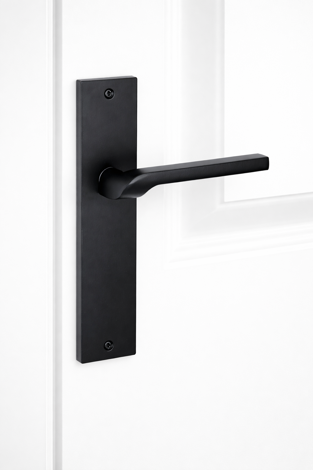 Manilla modelo 559 con placa rectangular de zamak acabado negro para puertas