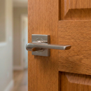 Manilla '559' de aluminio roseta cuadrada para puertas acabado níquel satinado