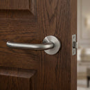 Manilla curva Lyr con roseta redonda de acero Inoxidable para puertas