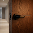 Manilla de zamak modelo 640 con roseta redonda en acabado negro para puertas