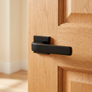 Manilla de zamak modelo 710 con roseta cuadrada en acabado negro para puertas