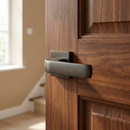 Manilla de zamak modelo 710 con roseta cuadrada en acabado grafito para puertas