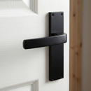 Puxador em Zamak modelo '710' com placa retangular com acabamento preto para portas 