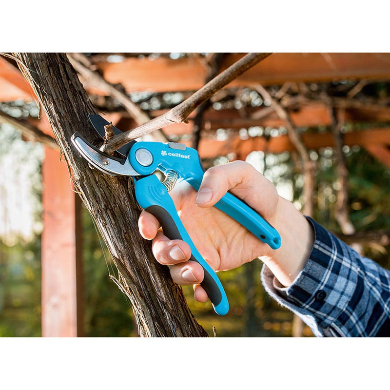 Ideal Cellfast Pruning Shears for Dry Branches