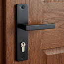 Manilla con placa modelo 8003 de acero inoxidable acabado negro con bocallave 85