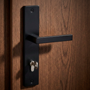 Manilla con placa modelo 8003 de acero inoxidable acabado negro con bocallave 85