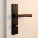 Manilla con placa modelo 8003 de acero inoxidable acabado negro con bocallave 85