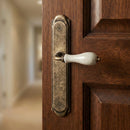 Manilla modelo '4007' rústica con placa curva acabado cuero envejecido y porcelana para puertas