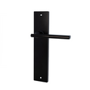 Manilla con placa rectangular acabado negro para puertas modelo 530
