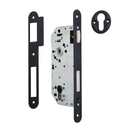 Cerradura de embutir de 60mm para bombín europeo frente canto redondo con 85mm entre ejes acabado negro