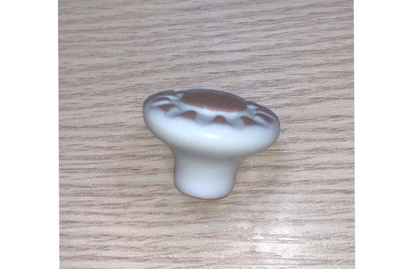 Pomo de porcelana blanco con dibujo de flor en relieve para muebles y armarios