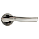 Manilla de zamak con roseta redonda en acabado bicolor para puertas modelo 230