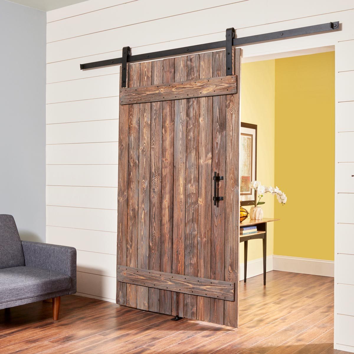 Herrajes negros con amortiguadores para puerta corredera externa de madera granero