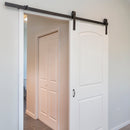 Herrajes negros con amortiguadores para puerta corredera externa de madera granero