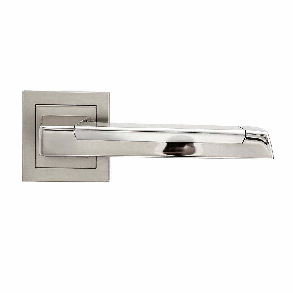 Manilla modelo '620' de zamak con roseta cuadrada acabado bicolor para puertas