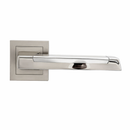 Manilla modelo '620' de zamak con roseta cuadrada acabado bicolor para puertas