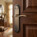 Puxador rústico modelo '4001' com placa oval curva e acabamento em couro para portas 