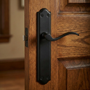 Manilla modelo '1101' de aluminio con placa en acabado forja negro para puertas