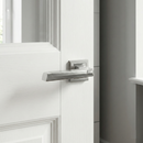 Manilla modelo '620' de zamak con roseta cuadrada acabado bicolor para puertas