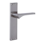 Manilla moderna modelo '740' de zamak acabado níquel satinado y gris espacial con placa rectangular