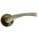 Manilla con roseta redonda en acabado cuero