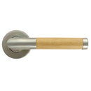 Manilla modelo '1003' con roseta redonda inoxidable y mango recubierto con madera para puertas