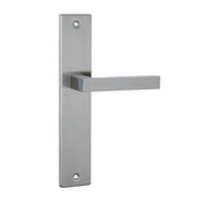 Manilla modelo '8003' de acero inoxidable con placa rectangular para puertas